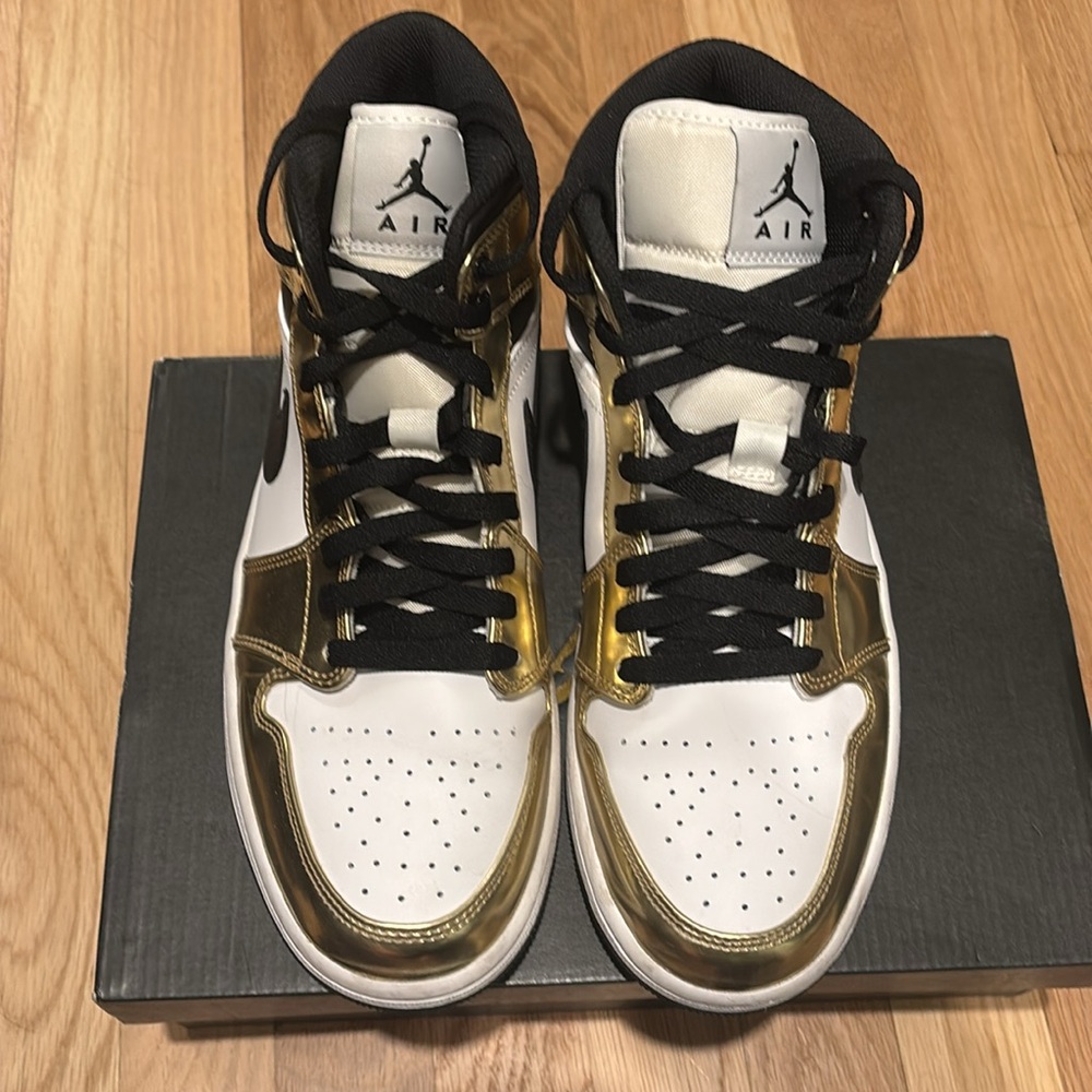 Air Jordan 1 Mid SE Metallic Gold - Picture 4 of 8